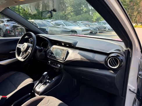 Used 2019 Nissan Kicks SR FWD image 22