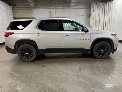 Used 2019 Chevrolet Traverse LS w/ LPO, Blackout Package AWD/4WD image 5