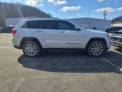 Used 2017 Jeep Grand Cherokee Limited w/ Luxury Group II image 3