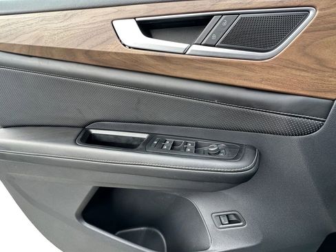 Used 2024 Volkswagen Atlas SE w/ Panoramic Sunroof Package image 11