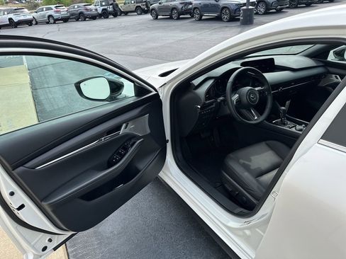 New 2026 MAZDA MAZDA3 Hatchback w/Premium Plus Pkg image 23