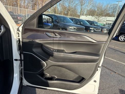 Used 2022 Jeep Grand Cherokee Altitude image 33