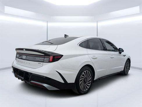 Used 2024 Hyundai Sonata SEL image 3