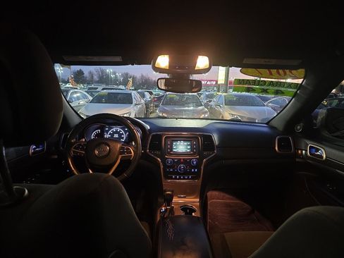 Used 2017 Jeep Grand Cherokee Laredo w/ Quick Order Package 2BE image 24