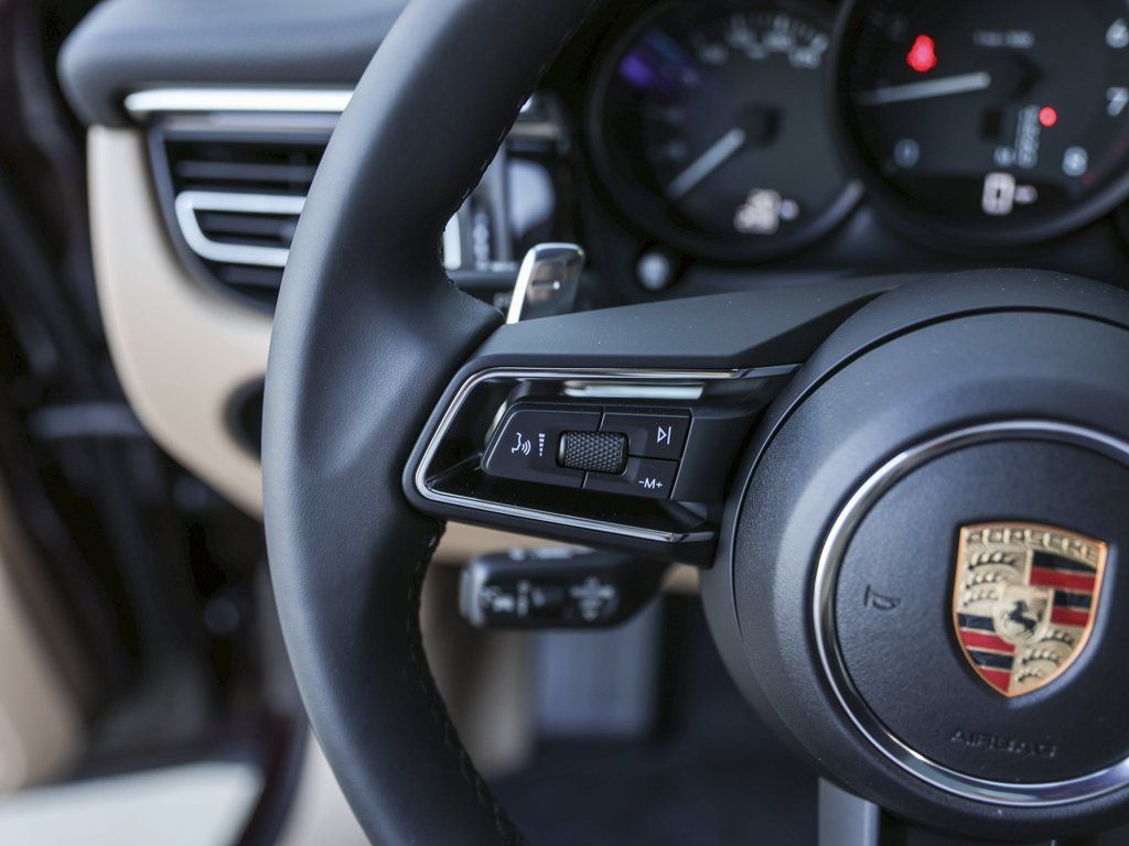 Certified 2026 Porsche Macan AWD/4WD image 19