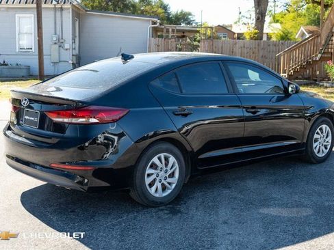 Used 2017 Hyundai Elantra SE image 6