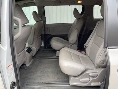 Used 2019 Toyota Sienna XLE Premium image 23