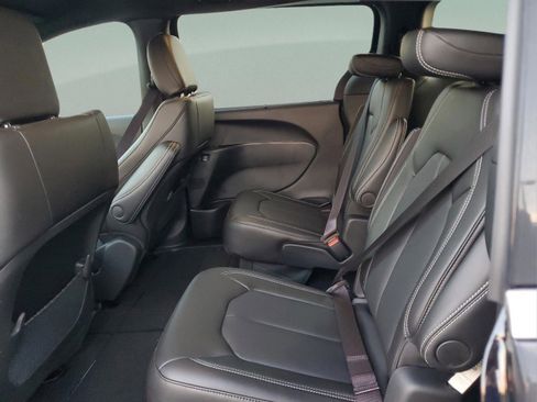 New 2026 Chrysler Voyager LX image 9