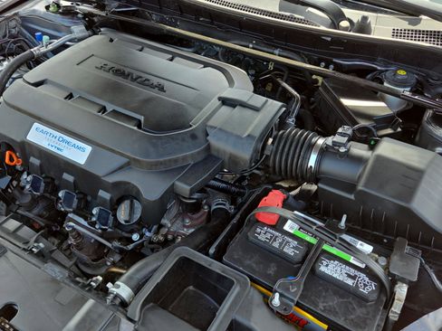 Used 2017 Honda Accord Touring image 21