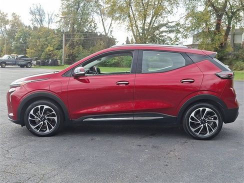 Used 2023 Chevrolet Bolt EUV Premier w/ Sun & Sound Package image 7