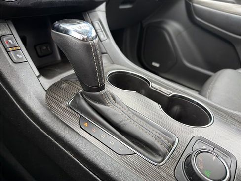 Used 2017 GMC Acadia SLT image 32