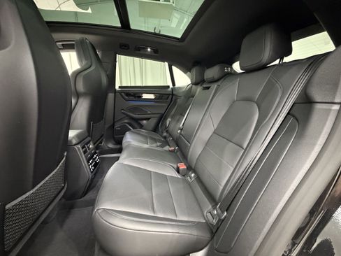 Certified 2025 Porsche Macan 4S Electric AWD/4WD image 18