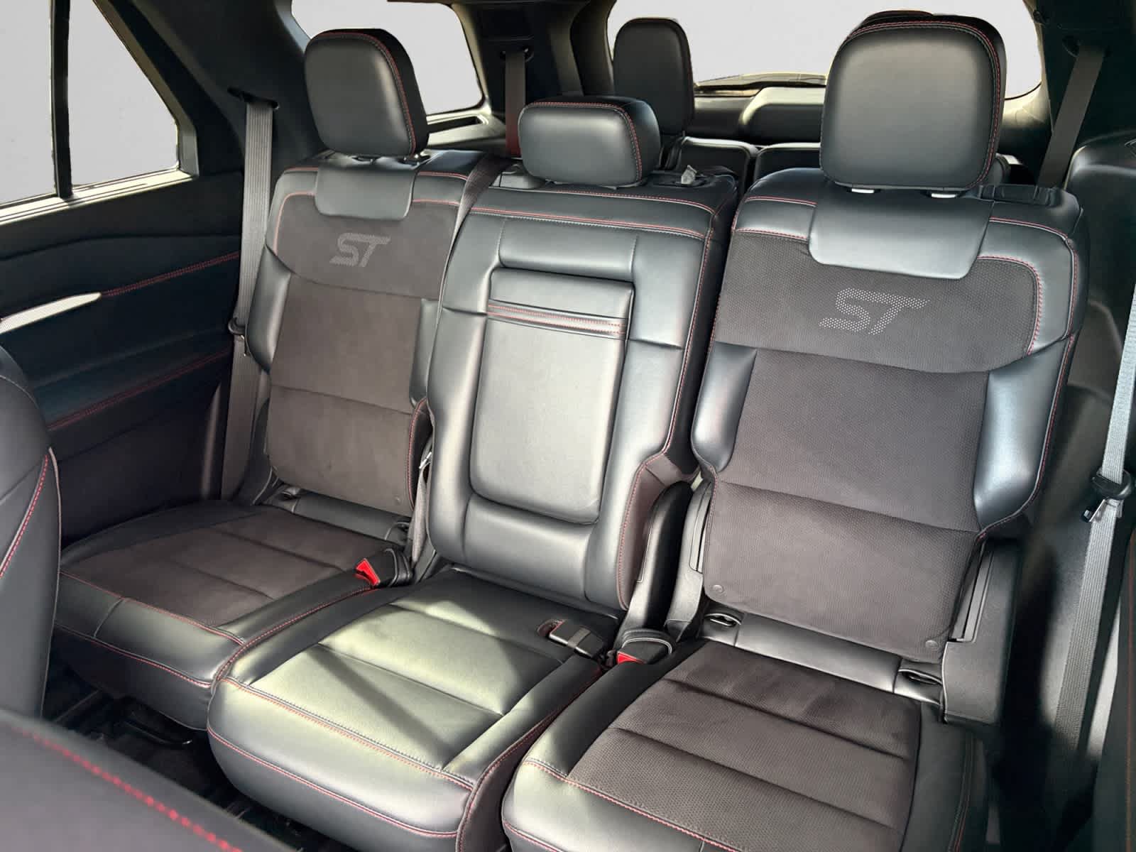 Used 2025 Ford Explorer ST AWD/4WD image 13