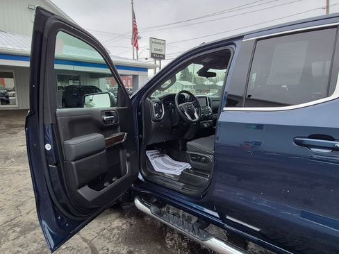 Used 2022 GMC Sierra 1500 SLE w/ X31 Off-Road Package image 10