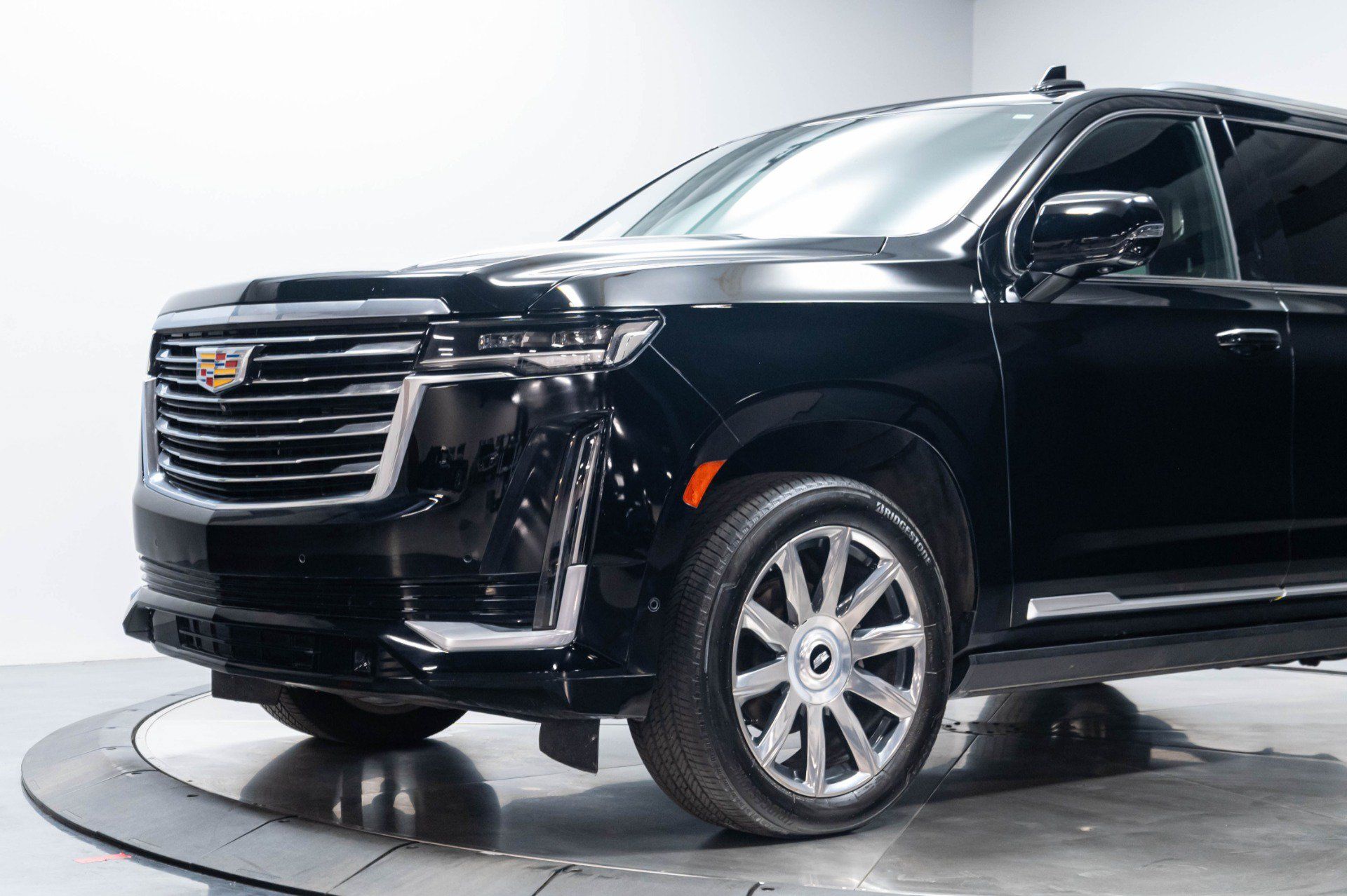 Used 2024 Cadillac Escalade Premium Luxury Platinum AWD/4WD image 5