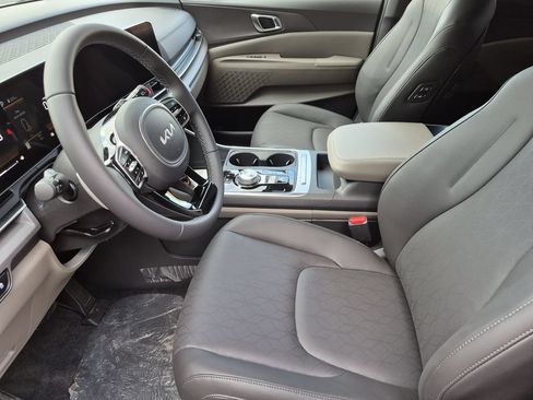 New 2026 Kia Carnival EX FWD image 10