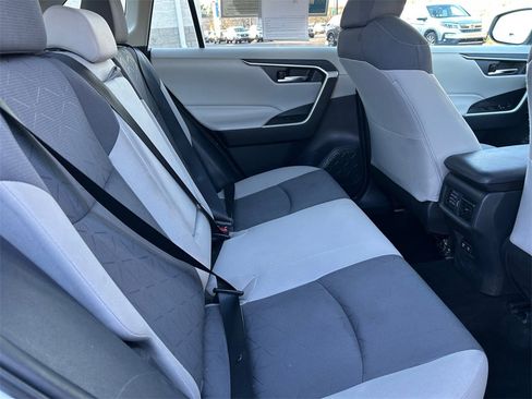 Used 2021 Toyota RAV4 XLE image 18