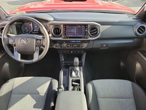 Used 2022 Toyota Tacoma TRD Sport image 11
