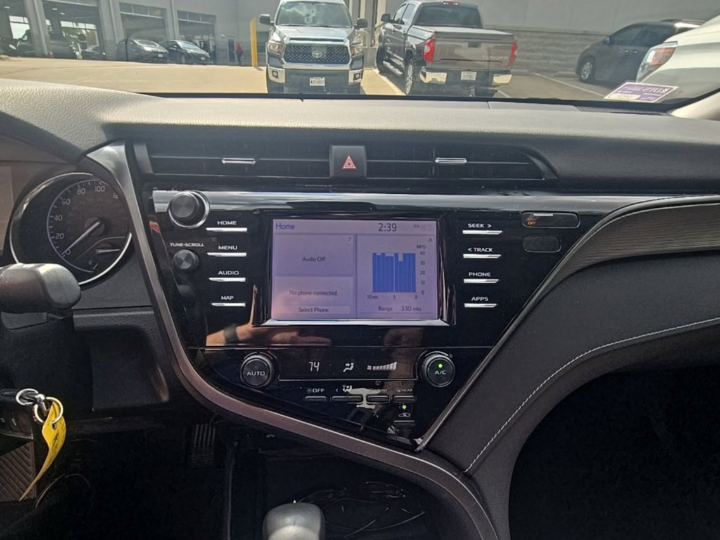 Used 2019 Toyota Camry SE FWD image 4