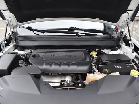 Used 2019 Jeep Cherokee Latitude Plus FWD image 27
