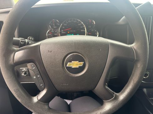 Used 2015 Chevrolet Express 3500 image 14