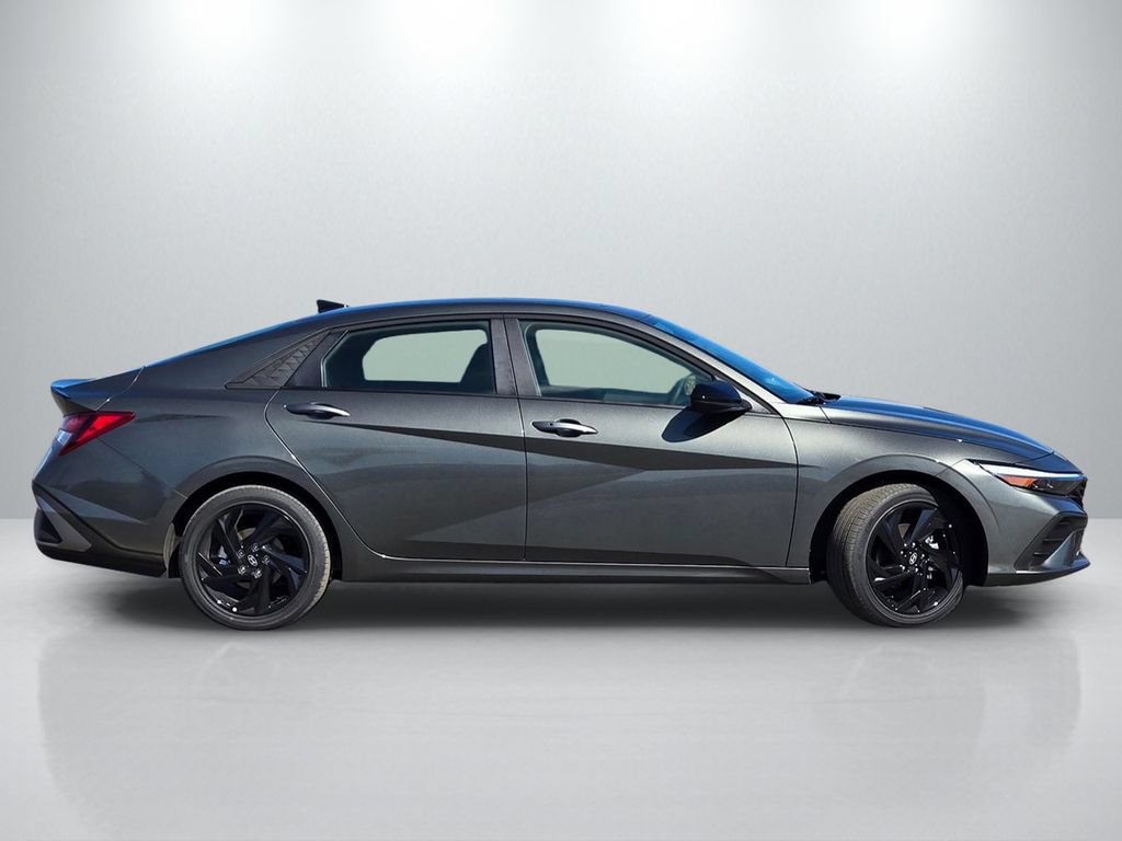 New 2026 Hyundai Elantra SEL Sport FWD image 3