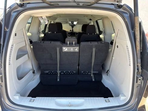Used 2017 Chrysler Pacifica Touring FWD image 4