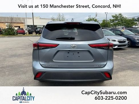 Used 2021 Toyota Highlander XLE AWD/4WD image 6