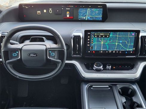 Used 2025 Ford Expedition Platinum w/ Stealth Appearance Package image 28