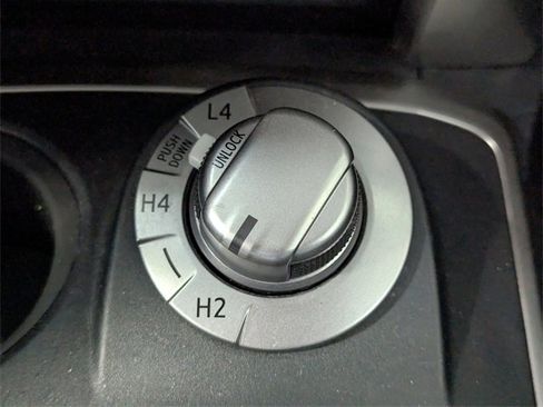 Used 2018 Toyota 4Runner SR5 Premium image 16