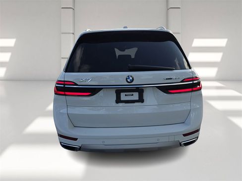 Used 2023 BMW X7 xDrive40i w/ Premium Package image 5