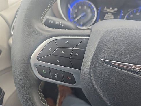 Used 2023 Chrysler Voyager LX image 17