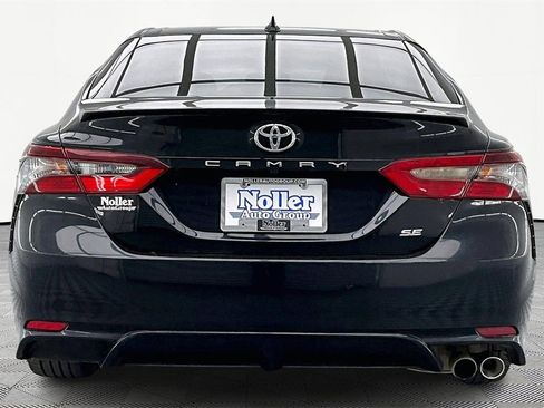 Used 2021 Toyota Camry SE image 4