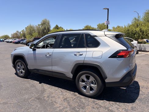 Used 2024 Toyota RAV4 XLE w/ Convenience Package FWD image 4