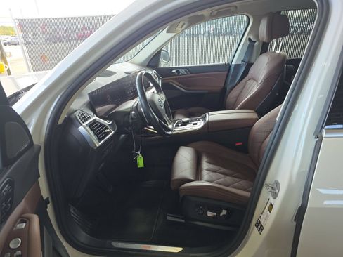 Used 2025 BMW X7 xDrive40i AWD/4WD image 6