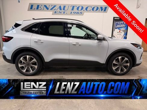 Used 2025 Ford Escape Platinum AWD/4WD image 1