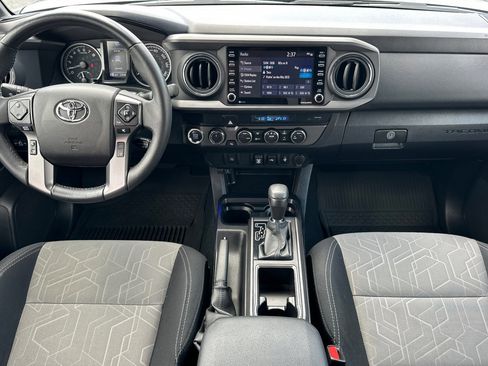 Certified 2022 Toyota Tacoma TRD Off-Road AWD/4WD image 13