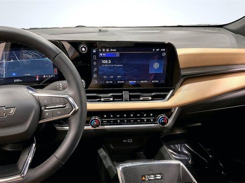 Used 2026 Chevrolet Equinox ACTIV w/ Convenience Package III image 6