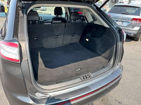 Used 2018 Ford Edge Titanium w/ Equipment Group 302A AWD/4WD image 8