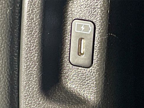 Used 2025 Hyundai Santa Fe Limited image 24