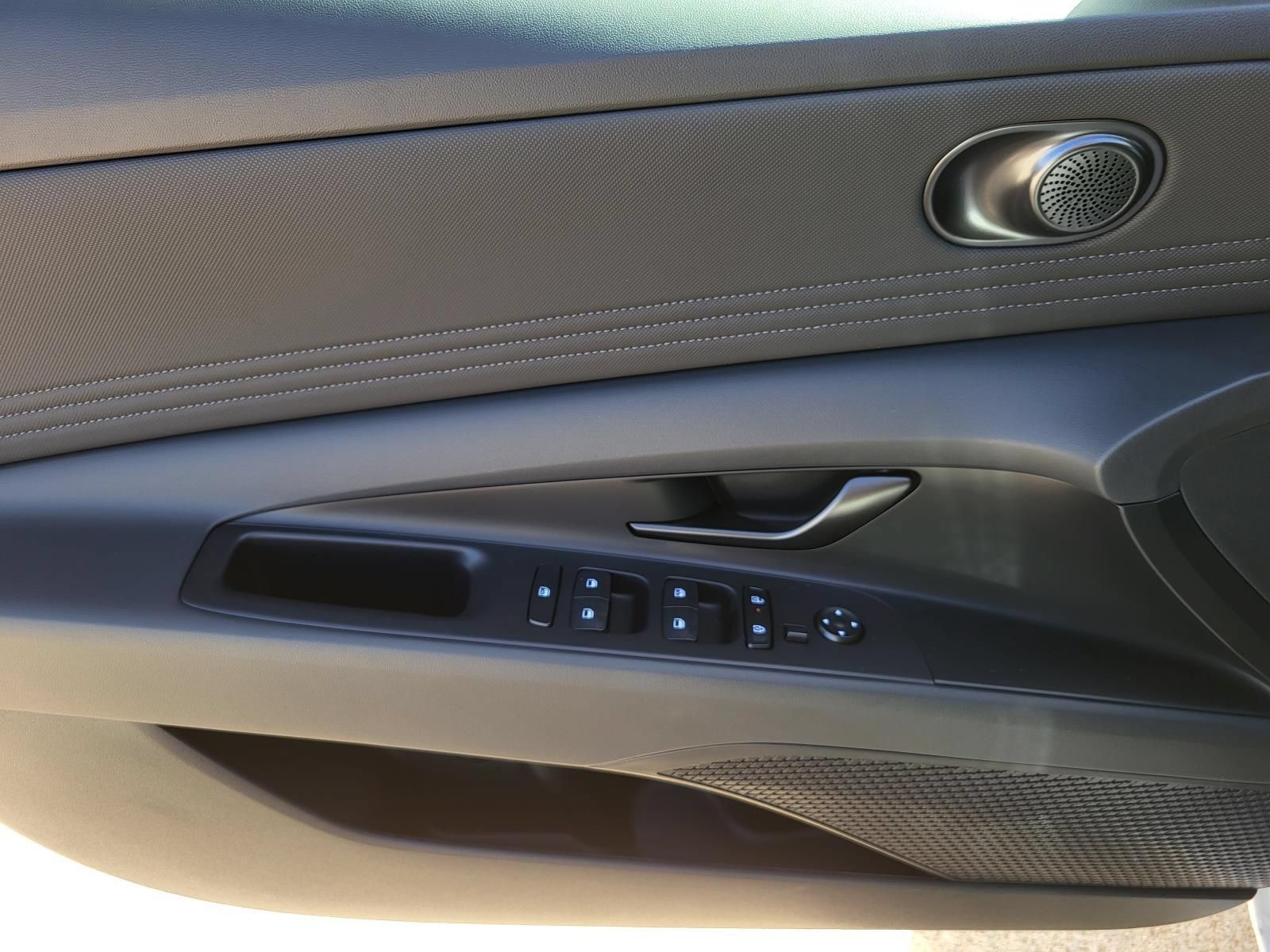 New 2026 Hyundai Elantra SEL FWD image 13