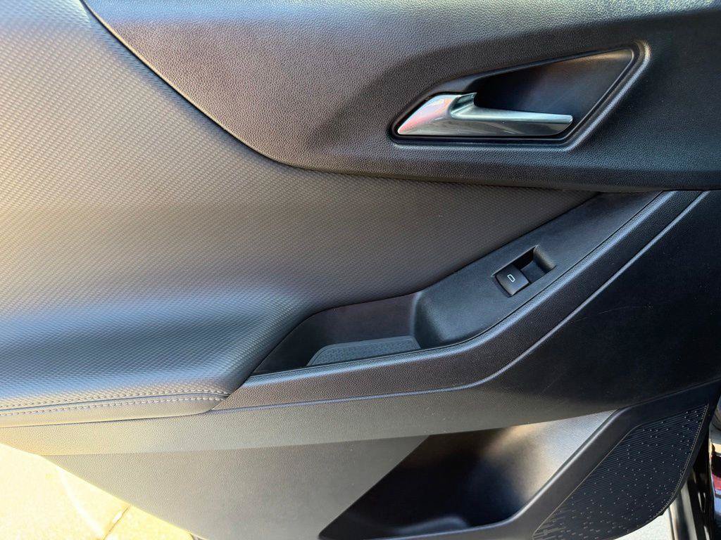 Used 2025 Chevrolet Equinox LT w/ Convenience Package II FWD image 12