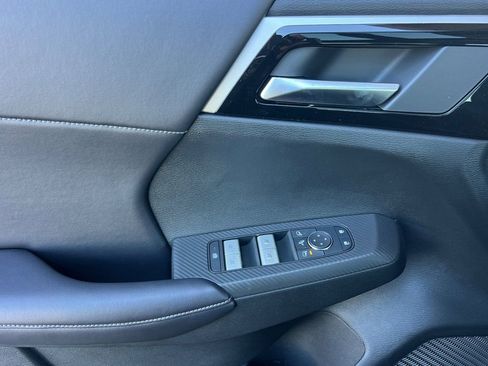 New 2025 Mitsubishi Outlander SE image 12