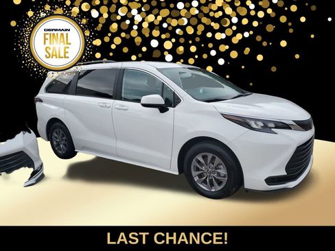 Used 2025 Toyota Sienna LE image 5