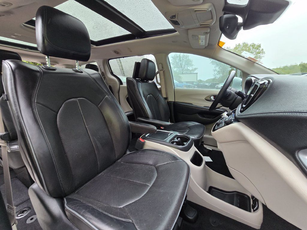 Used 2018 Chrysler Pacifica Limited w/ Advanced Safetytec Group FWD image 22