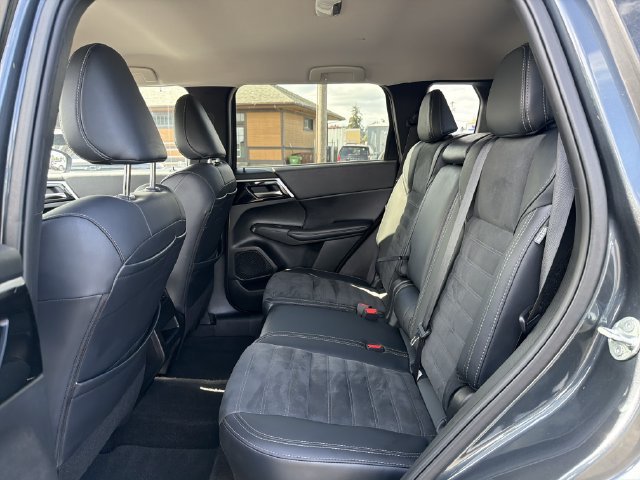 Used 2024 Mitsubishi Outlander SE FWD image 11