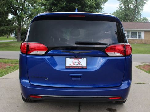 Used 2018 Chrysler Pacifica Touring-L Plus w/ S Appearance Package FWD image 8
