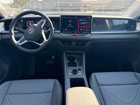 New 2025 Volkswagen Tiguan SE image 15