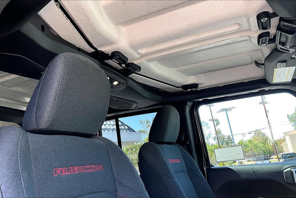 Certified 2025 Jeep Wrangler Unlimited Rubicon w/ Convenience Group AWD/4WD image 13