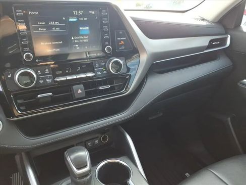 Used 2020 Toyota Highlander XLE image 33